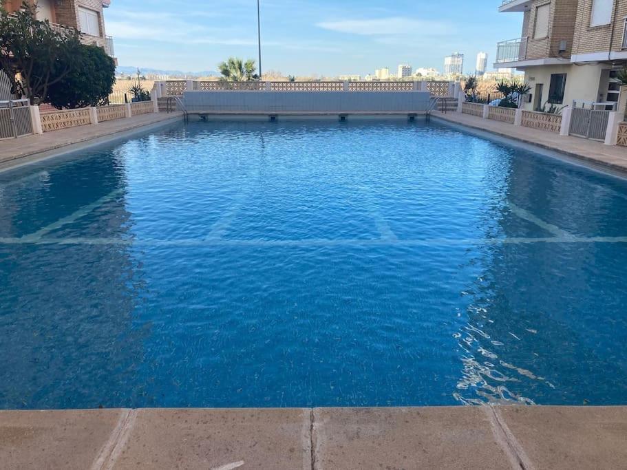 Coqueto Apartamento De Playa Con Piscina Y Terraza Valencia Exteriör bild